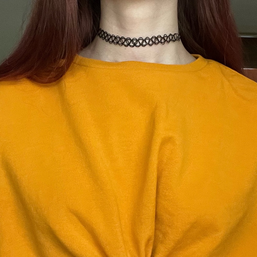 🌟 Yellow Cropped Sweatshirt - Picture 4 of 5